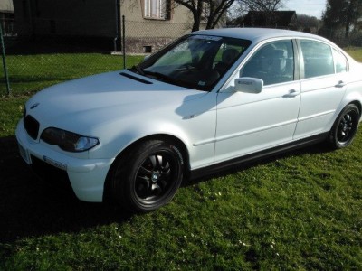 bílé bmw_z boku.jpg