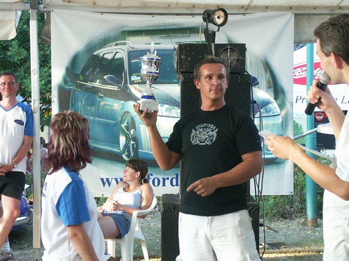 Pohar pro nejkrasnejsi auto na srazu.