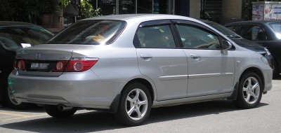 800px-Honda_City_(fourth_generation,_first_facelift)_(rear),_Serdang.jpg