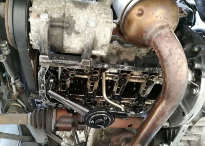 Můj motor...pokud nebudu jezdit v maximálním naklonu co auto zvládne mužů motoru dopřát dva litry ol navíc :)