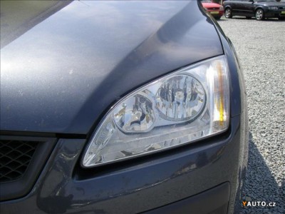 Ford_Focus_1_6_i_16V_Zetec_27.jpg