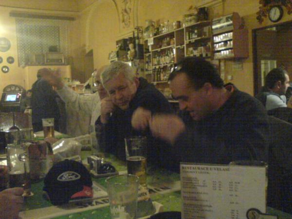 Tady mělo bejt už před čtvrt hodinou moje jídlo!!!