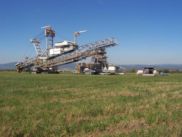 tady je to z profilu a ve velikostním porovnání s Avii :o)