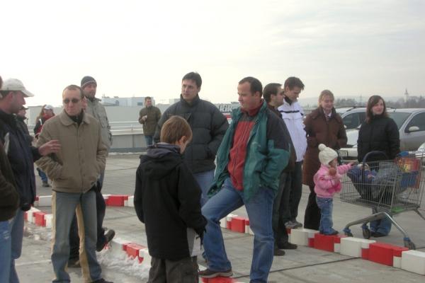 Jm srázek Olympia 1. 12. 07 022 - debatní skupinky.jpg