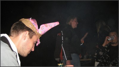 Rozbili mi klobouček, zachránit ho mohla už jedině izolepa